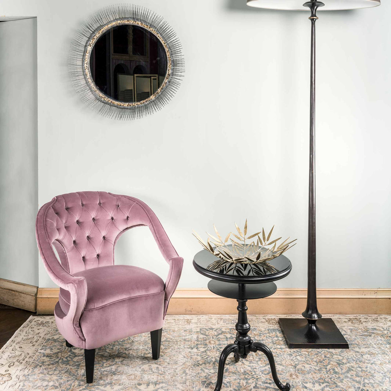 Miroir en fer Etoile Petit Modèle accroché au mur