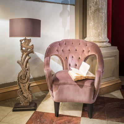 Normandie Fauteuil couture en velours coloris rose mis en situation dans une ambiance