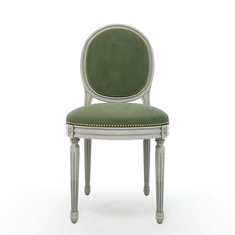 Médaillon Figeac Chaise cloutée patine Trianon couleur Velours vert Sauge vue de face