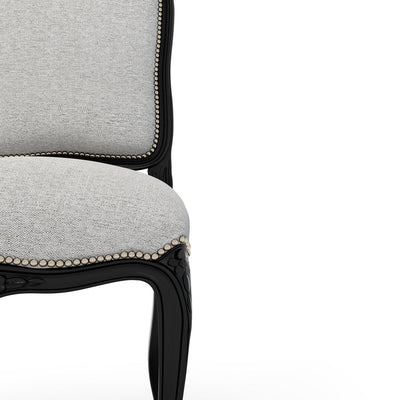 Sorgues Chaise cloutée patine Ebène couleur Gris perle vue zoom