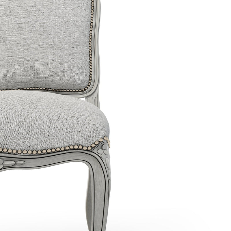 Sorgues Chaise cloutée patine Trianon couleur Chiné Gris perle vue zoom