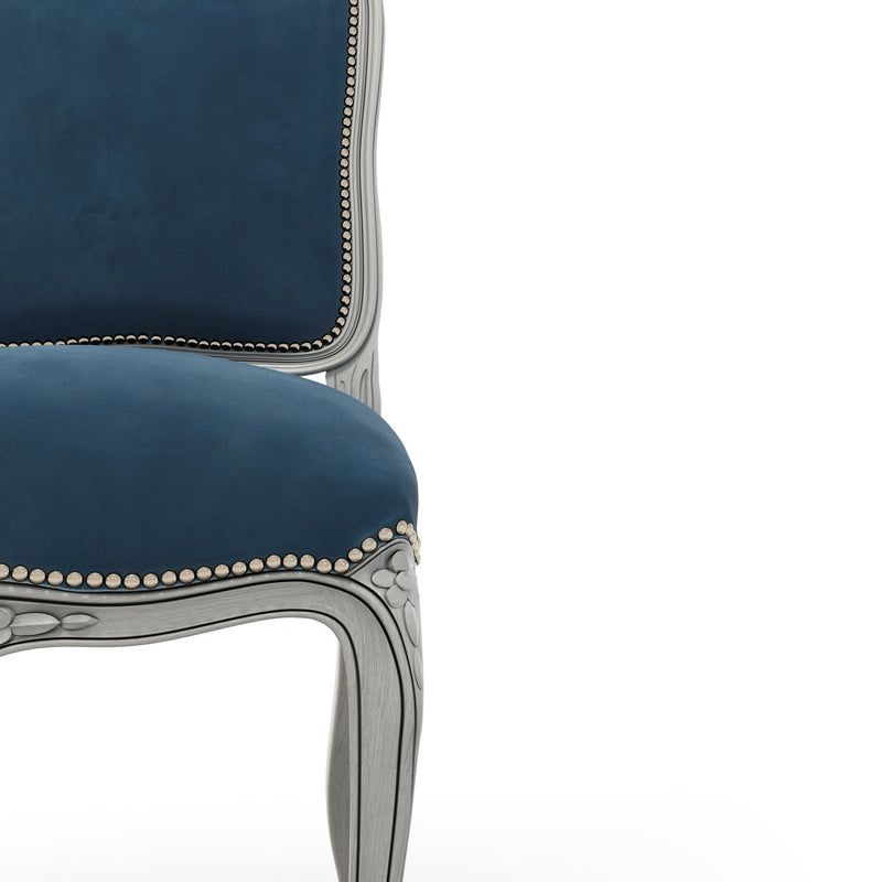 Sorgues Chaise cloutée patine Trianon couleur Velours bleu Saphir vue zoom